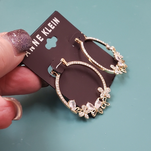Anne Klein, NWT, gold tone rhinestone hoop butterflies pierced earrings - Picture 8 of 10